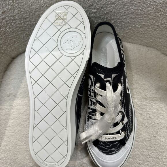 Chanel Sneakers Color White And Black Size 38 - Picture 7 of 9